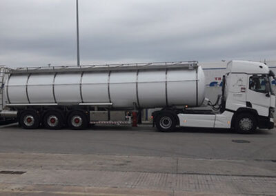 camión de almacenaje y transporte de aceite reciclado